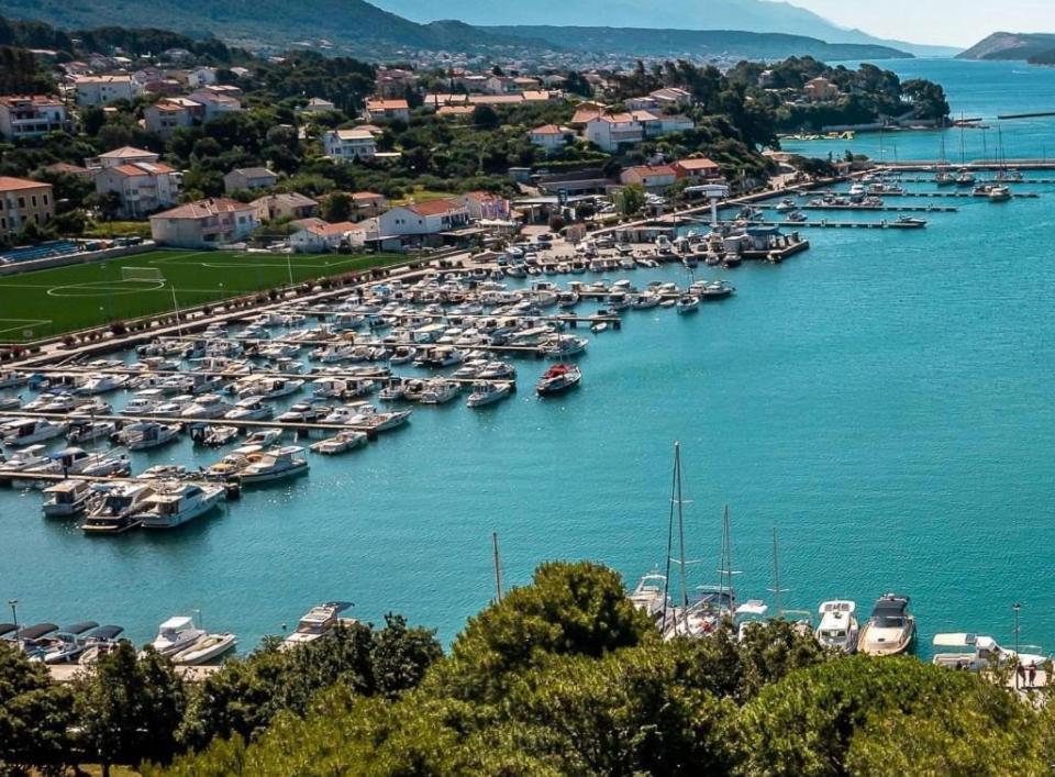 Apartaments Oma & Opa Banjol Kültér fotó