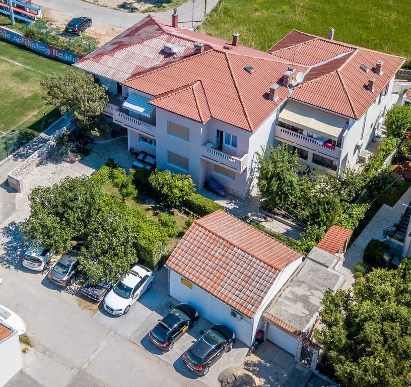 Apartaments Oma & Opa Banjol Kültér fotó