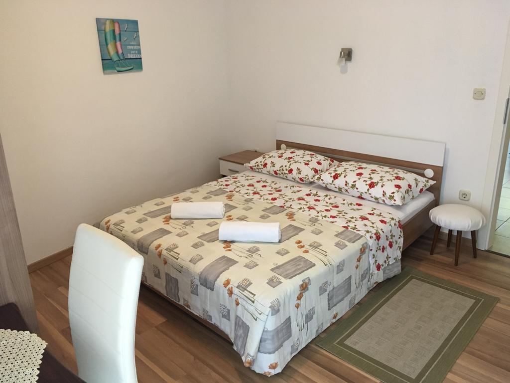 Apartaments Oma & Opa Banjol Kültér fotó