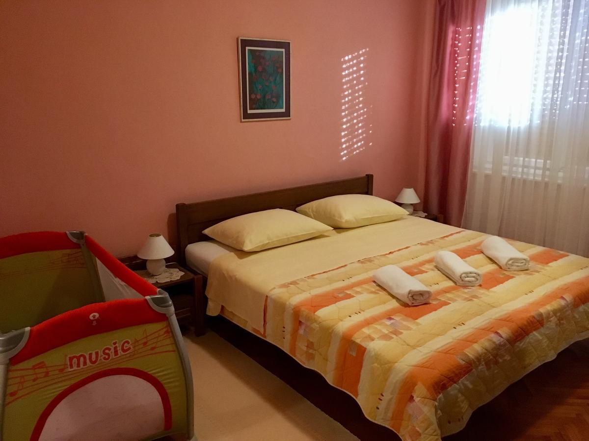 Apartaments Oma & Opa Banjol Kültér fotó