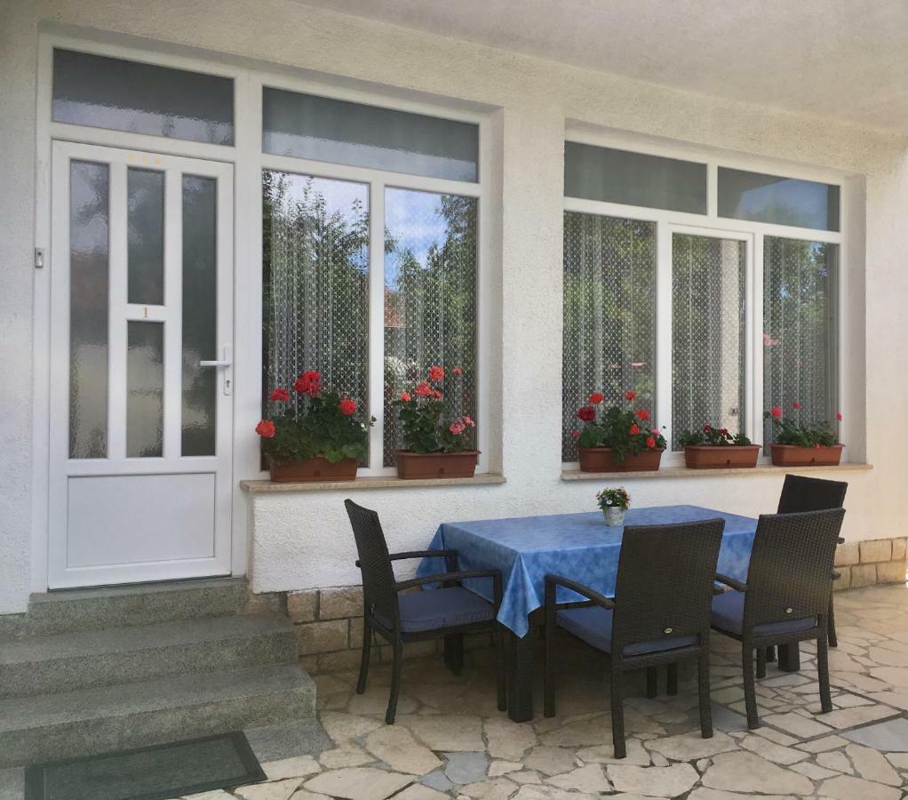 Apartaments Oma & Opa Banjol Kültér fotó