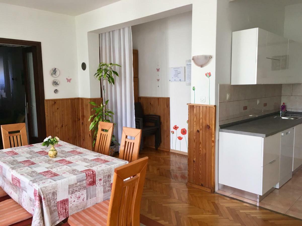 Apartaments Oma & Opa Banjol Kültér fotó